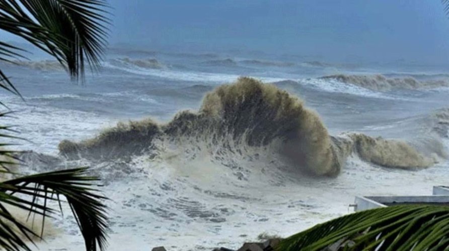  সাগরে নিম্নচাপ, ৪ বন্দরে সতর্ক সংকেত